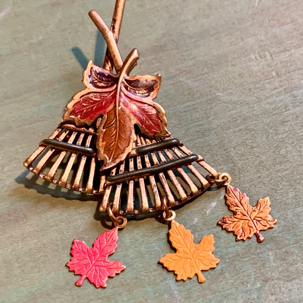 Autumn Rake & Maple Leaf Dangle Pin - Fall Harvest - Picture 2 of 6